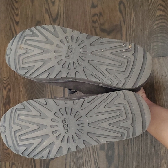 12 - UGG Grey Boots - Picture 4 of 7